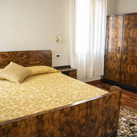 Art Deco Guest house