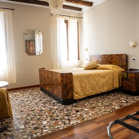 Art Deco 3* Venice