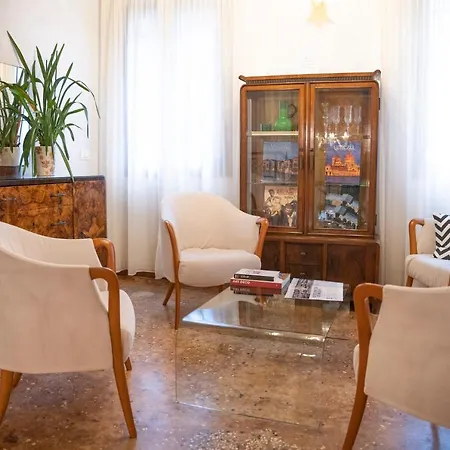 Art Deco Guest house