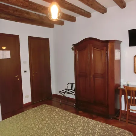 Art Deco Πανσιόν 3*
