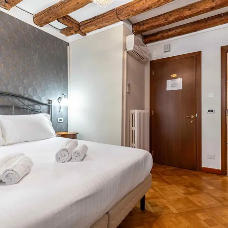 Art Deco Πανσιόν 3*