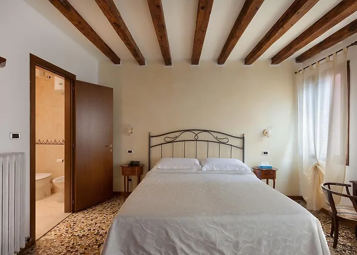 Art Deco Konukevi 3*